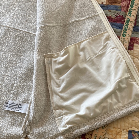 LL Bean Women's Fleece Vest Sailcloth Full Zip  XL REG tan 4 pockets layer - Picture 9 of 10